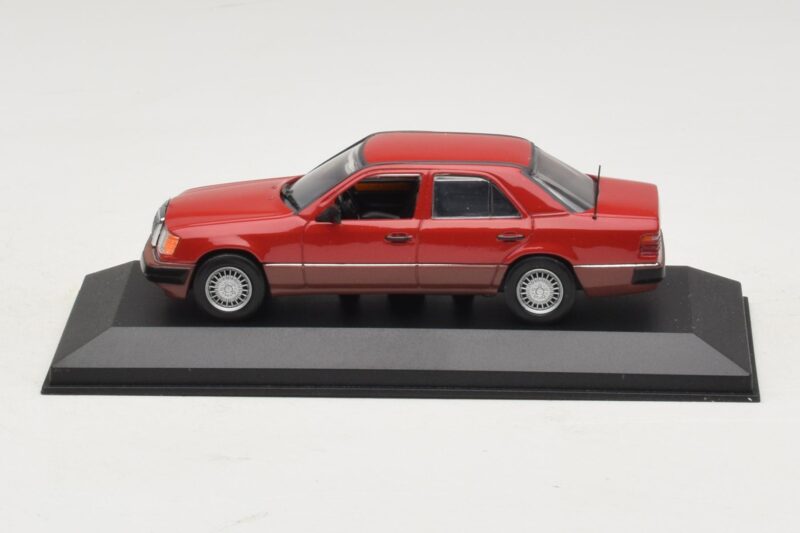 Mercedes 300D W124 Turbo Raudonas Minichamps 1:43 Mercedes 300D W124 Turbo Raudonas Minichamps 1:43 3210 Metalas
