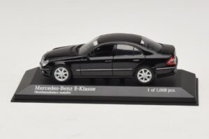Mercedes E-Class W211 Juoda Metalik Minichamps 1:43 400036001 Metalas