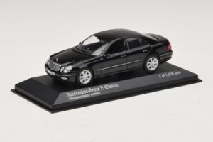 Mercedes E-Class W211 Juoda Metalik Minichamps 1:43 400036001 Metalas - nuotrauka 2 iš 4