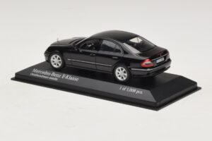 Mercedes E-Class W211 Juoda Metalik Minichamps 1:43 400036001 Metalas - nuotrauka 3 iš 4