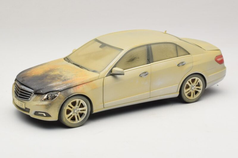 Mercedes E-Class W212 Sudegęs Dubajus Meno Automobilis Minichamps 1:18 MB008 Metalas
