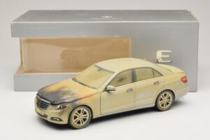 Mercedes E-Class W212 Sudegęs Dubajus Meno Automobilis Minichamps 1:18 MB008 Metalas - nuotrauka 6 iš 6