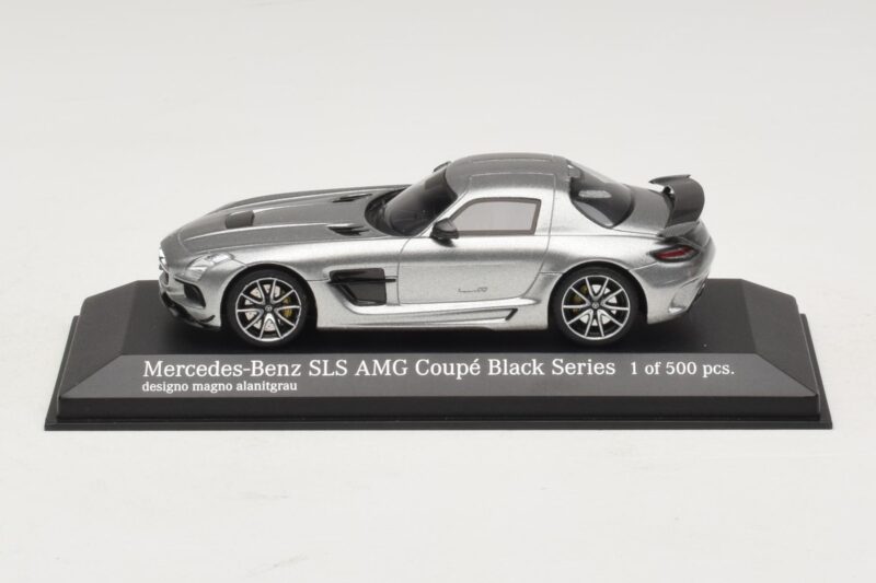 Mercedes SLS AMG C197 Black Series Pilka Metalik Minichamps 1:43 437033024 Metalas