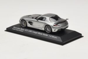 Mercedes SLS AMG C197 Black Series Pilka Metalik Minichamps 1:43 437033024 Metalas - nuotrauka 3 iš 4