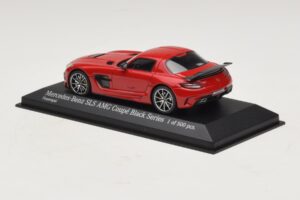 Mercedes SLS AMG C197 Black Series Raudonas Minichamps 1:43 437033021 Metalas - nuotrauka 3 iš 4