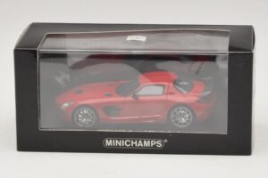 Mercedes SLS AMG C197 Black Series Raudonas Minichamps 1:43 437033021 Metalas - nuotrauka 4 iš 4