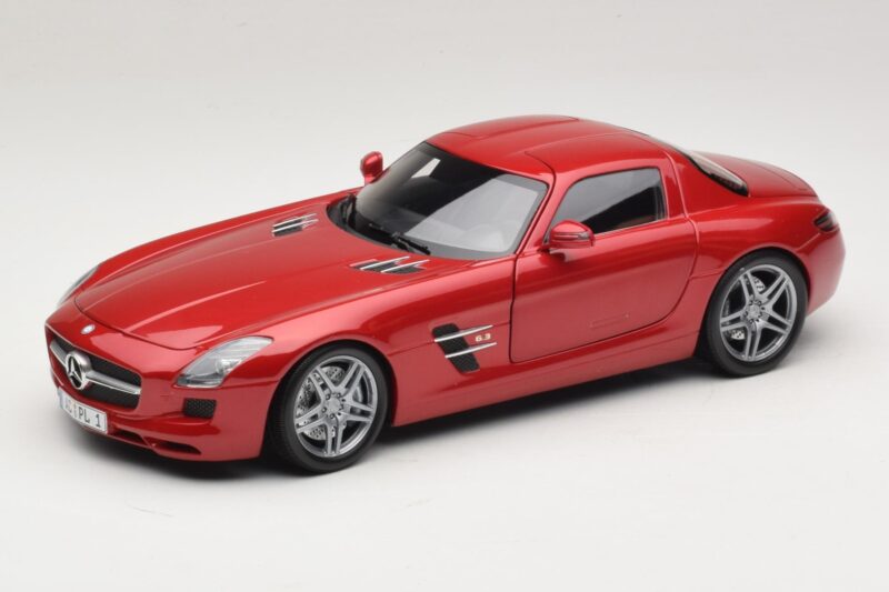 Mercedes SLS AMG C197 Raudona Metalik Minichamps 1:18 100039020 Metalas
