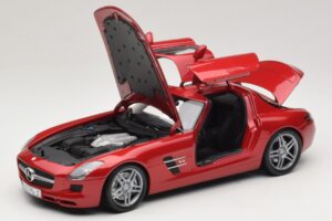Mercedes SLS AMG C197 Raudona Metalik Minichamps 1:18 100039020 Metalas - nuotrauka 2 iš 8