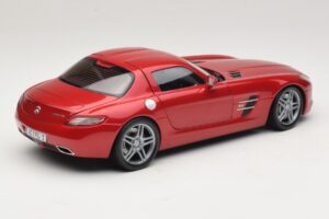 Mercedes SLS AMG C197 Raudona Metalik Minichamps 1:18 100039020 Metalas - nuotrauka 3 iš 8