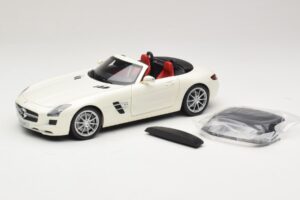 Mercedes SLS AMG Roadster Mystic White II Minichamps 1:18 B66960079 Metalas - nuotrauka 2 iš 9