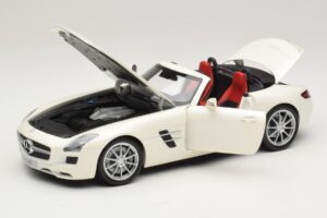 Mercedes SLS AMG Roadster Mystic White II Minichamps 1:18 B66960079 Metalas - nuotrauka 3 iš 9