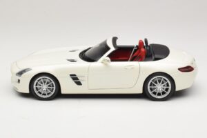 Mercedes SLS AMG Roadster Mystic White II Minichamps 1:18 B66960079 Metalas - nuotrauka 5 iš 9