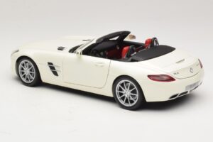 Mercedes SLS AMG Roadster Mystic White II Minichamps 1:18 B66960079 Metalas - nuotrauka 7 iš 9