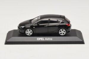 Opel Astra J Juodas Minichamps 1:43 ASTRA006 Metalas