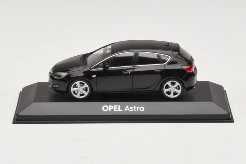 Opel Astra J Juodas Minichamps 1:43 ASTRA006 Metalas