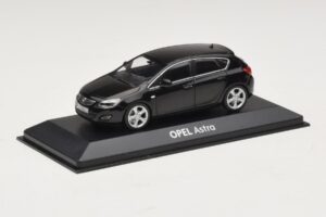 Opel Astra J Juodas Minichamps 1:43 ASTRA006 Metalas - nuotrauka 2 iš 4