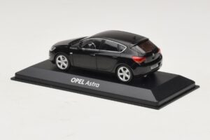 Opel Astra J Juodas Minichamps 1:43 ASTRA006 Metalas - nuotrauka 3 iš 4