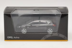 Opel Astra J Juodas Minichamps 1:43 ASTRA006 Metalas - nuotrauka 4 iš 4