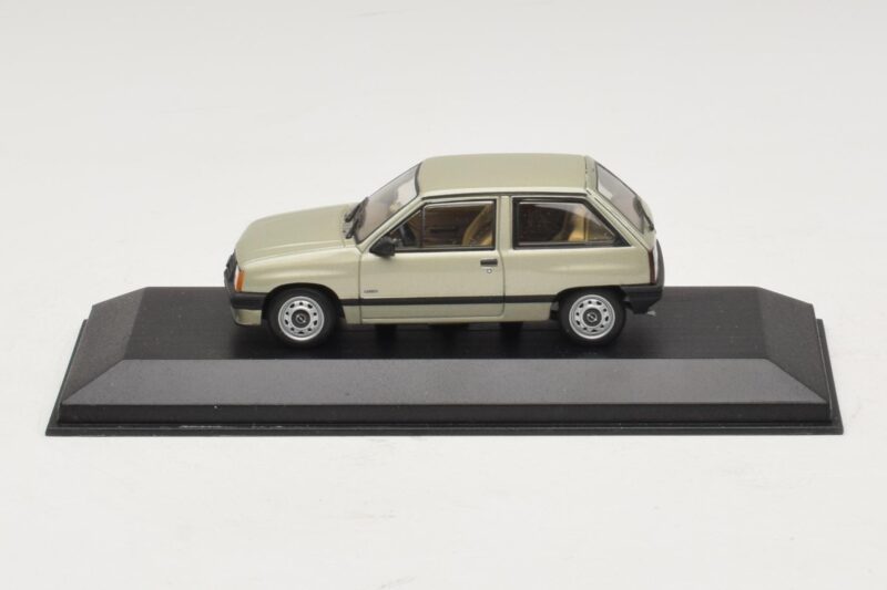 Opel Corsa A Šviesiai Žalias Metalinis Minichamps 1:43 CORSA001 Metalas