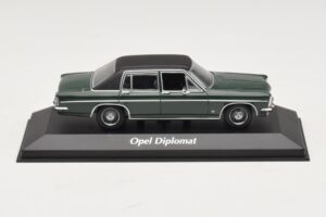 Opel Diplomat B Tamsiai Žalias Maxichamps 1:43 940046070 Metalas