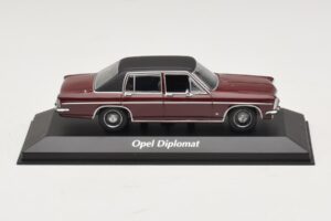Opel Diplomat B Tamsiai Raudonas Maxichamps 1:43 940046071 Metalas