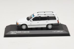 Opel Kadett E Caravan Baltas Minichamps 1:43 400045911 Metalas