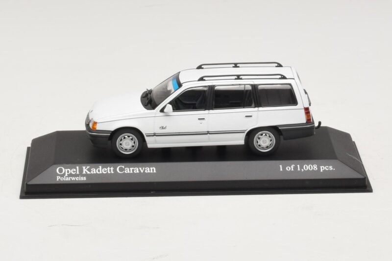 Opel Kadett E Caravan Baltas Minichamps 1:43 400045911 Metalas