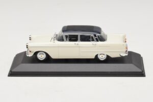 Opel Kapitan A Baltas Minichamps 1:43 400048000 Metalas