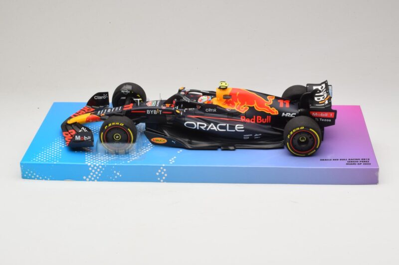 Oracle Red Bull Racing RB18 #11 S. Perez Miami GP 2022 Minichamps 1:18 113220511 Metalas
