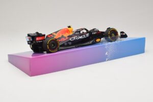Oracle Red Bull Racing RB18 #11 S. Perez Miami GP 2022 Minichamps 1:18 113220511 Metalas - nuotrauka 3 iš 7