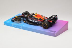 Oracle Red Bull Racing RB18 #11 S. Perez Miami GP 2022 Minichamps 1:18 113220511 Metalas - nuotrauka 5 iš 7