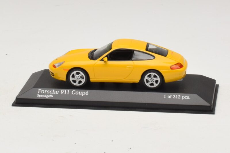 Porsche 911 991 Carrera Geltonas Minichamps 1:43 Porsche 911 991 Carrera Geltonas Minichamps 1:43 410060221 Metalas