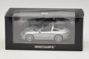 Porsche 911 991 Targa Sidabrinis Minichamps 1:43 410062442 Metalas - nuotrauka 4 iš 4