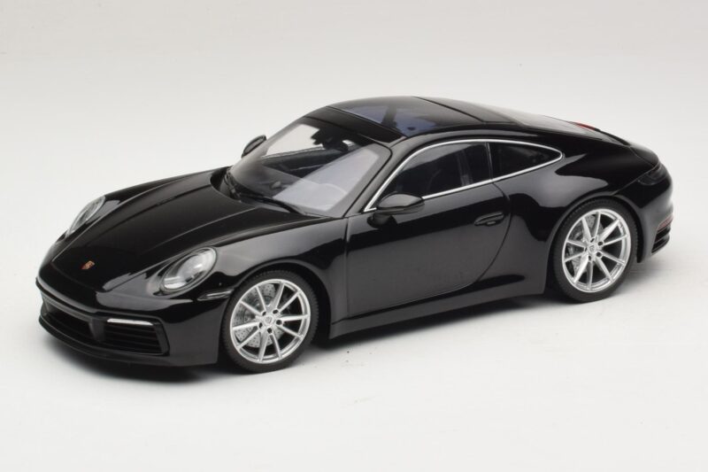 Porsche 911 992 Carrera 4S Juodas Minichamps 1:18 WAP0211120R992 Metalas