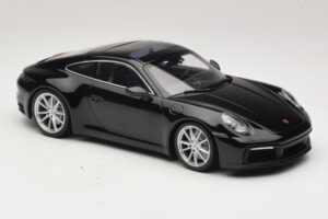 Porsche 911 992 Carrera 4S Juodas Minichamps 1:18 WAP0211120R992 Metalas - nuotrauka 4 iš 6