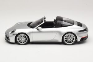 Porsche 911 992 Targa 4 GTS Sidabrinis Minichamps 1:18 WAP0211460RTRG Metalas - nuotrauka 3 iš 6