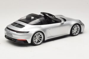 Porsche 911 992 Targa 4 GTS Sidabrinis Minichamps 1:18 WAP0211460RTRG Metalas - nuotrauka 2 iš 6