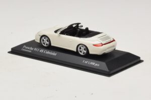 Porsche 911 997 Carrera 4S Kabrioletas Baltas Minichamps 1:43 400066431 Metalas - nuotrauka 3 iš 4
