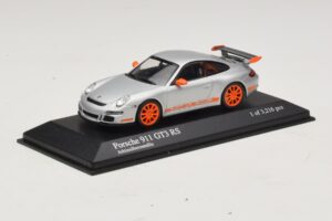 Porsche 911 997 GT3 RS Sidabrinis Minichamps 1:43 400066000 Metalas - nuotrauka 2 iš 4