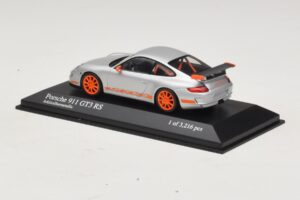 Porsche 911 997 GT3 RS Sidabrinis Minichamps 1:43 400066000 Metalas - nuotrauka 3 iš 4