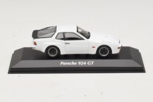 Porsche 924 GT Baltas Maxichamps 1:43 940066121 Metalas