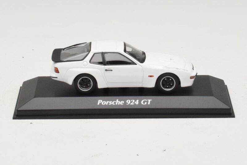Porsche 924 GT Baltas Maxichamps 1:43 940066121 Metalas