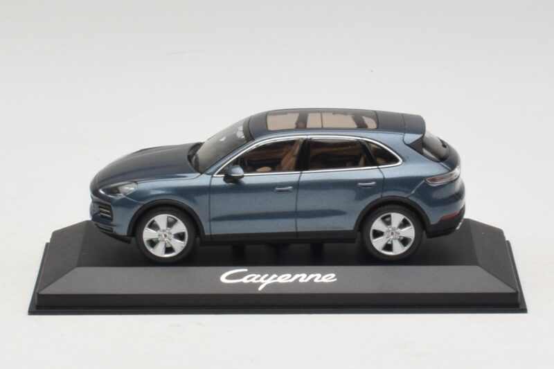 Porsche Cayenne E3 Blue Metallic Minichamps 1:43 Porsche Cayenne E3 Blue Metallic Minichamps 1:43 WAP0203110J Metalas