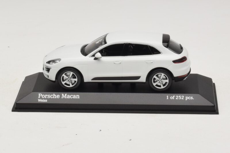 Porsche Macan 95B Baltas Minichamps 1:43 410062601 Metalas