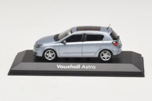 Vauxhall Astra H Sedan Šviesiai Mėlynas Metalinis Minichamps 1:43 ASTRA007 Metalas