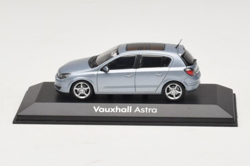 Vauxhall Astra H Sedan Šviesiai Mėlynas Metalinis Minichamps 1:43 ASTRA007 Metalas