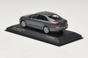 Volkswagen Jetta Mk6 Grey Metallic Minichamps 1:43 400059000 Metalas - nuotrauka 3 iš 4