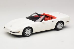 Chevrolet Corvette C4 Kabrioletas Arctic White GT Spirit 1:18 GT580 Derva