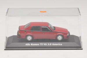 Alfa Romeo 75 V6 3.0 America Raudonas Maxichamps 1:43 940120461 Metalas - nuotrauka 4 iš 5