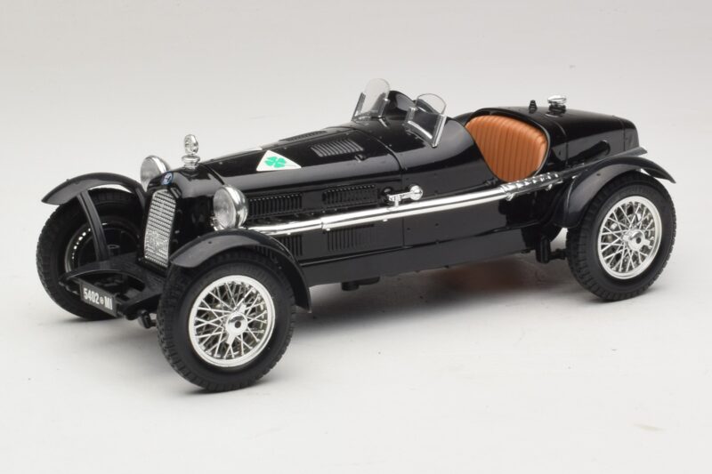 Alfa Romeo 8C Monza Juodas Bburago 1:18 3014-P1 Metalas